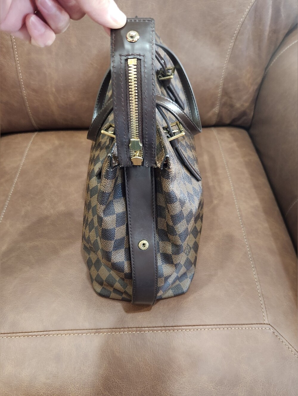 Authentic LV Damier Ebene Chelsea - Picture 7 of 16